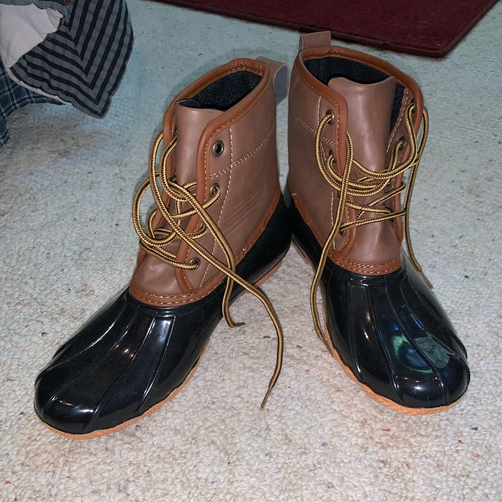 Rain boots size 9